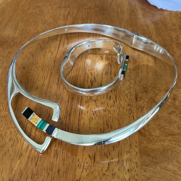 Sterling Silver and Hinged collar Necklace + bracelets this is heavy not light - Picture 7 of 7